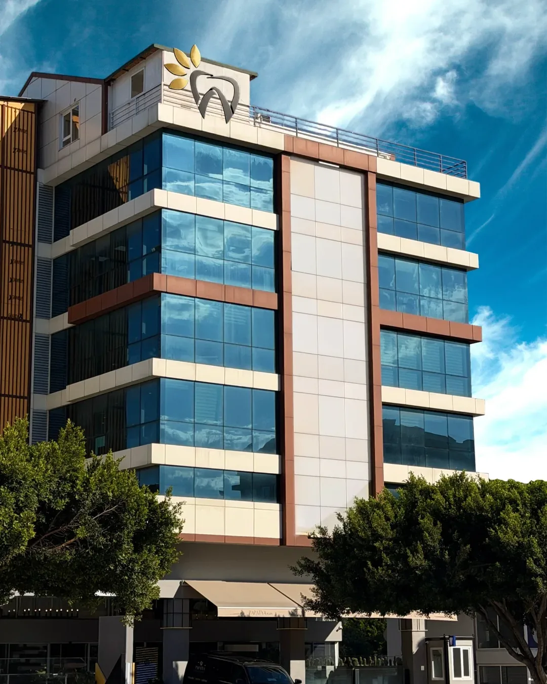 Papatya Dental Clinic building in Konyaaltı, Antalya